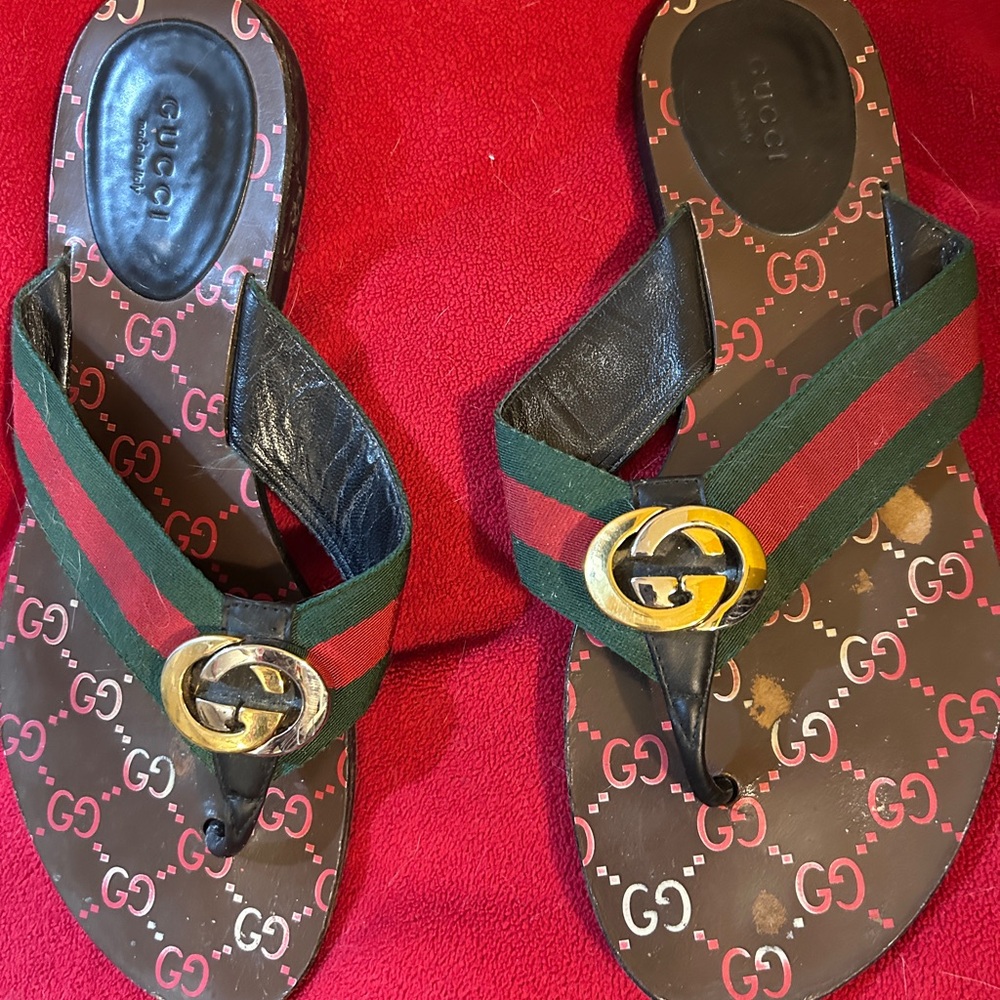 Gucci Women's Black and Green Sandals